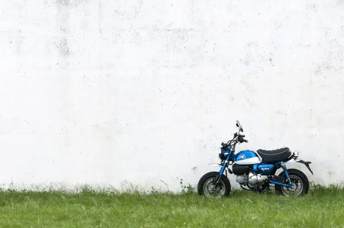 125ccで大きくなった『モンキー』はメリットだらけ！ ミニバイクを超え