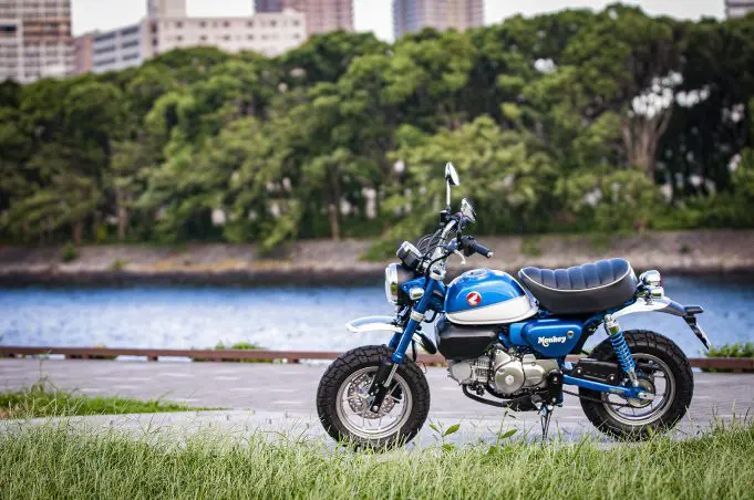 電車で現地へ行って『原付二種』で気軽に観光! リーズナブルに楽しむ