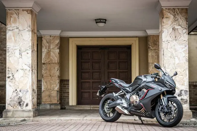 ホンダ『CBR650R』は大型バイク初心者か、リッタークラスに乗り慣れた ホンダ『CBR650R』は大型バイク初心者か、リッタークラスに乗り慣れた