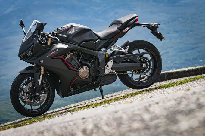 大型バイクで650ccって結局どうなの？ CBR650Rって物足りない