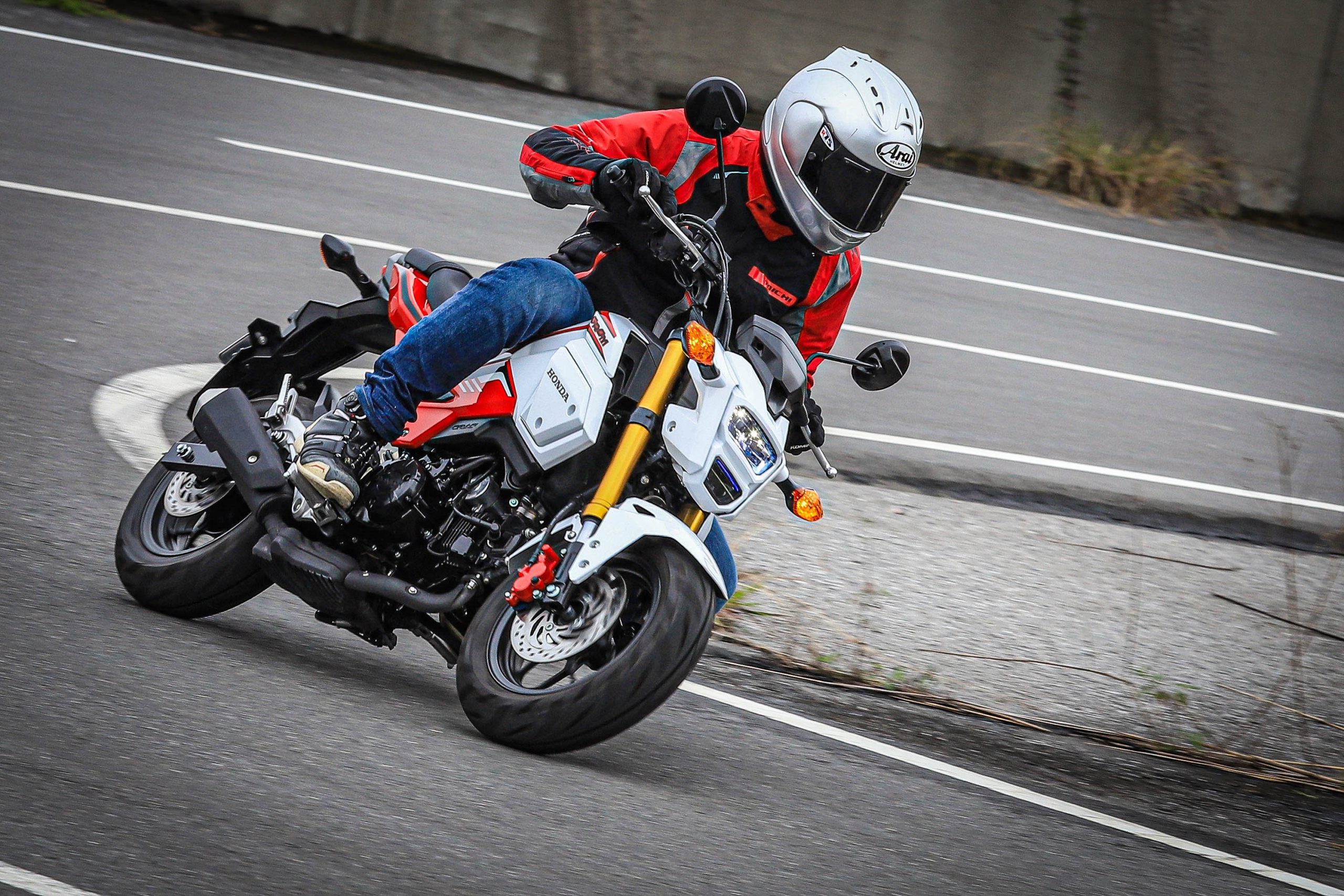 普段使いからレースまで！ 本格派の125cc『グロム』はコーナリングが