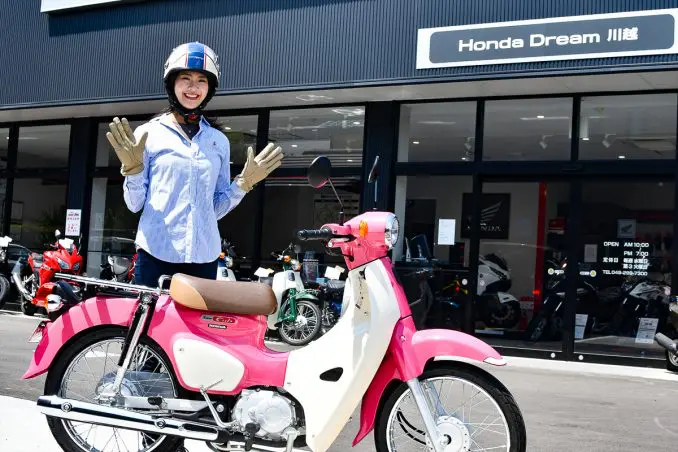 レトロで情緒あふれる街並みを肌で感じる。スーパーカブ110でめぐる