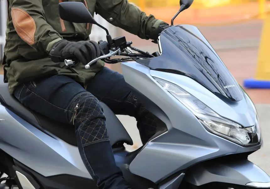 見た目以上に鋭さを増した！ 新型『PCX』の印象が旧PCXと全然違う