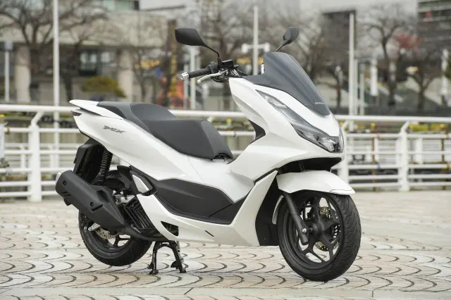 クラスを超えすぎ！ 原付二種／125ccスクーター新型『PCX』はどう