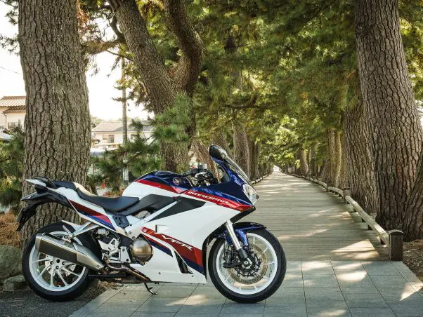 vfr800f フルエキ VFR800Fが乗りにくい説を検証 重さとVTECの 味 を徹底解説