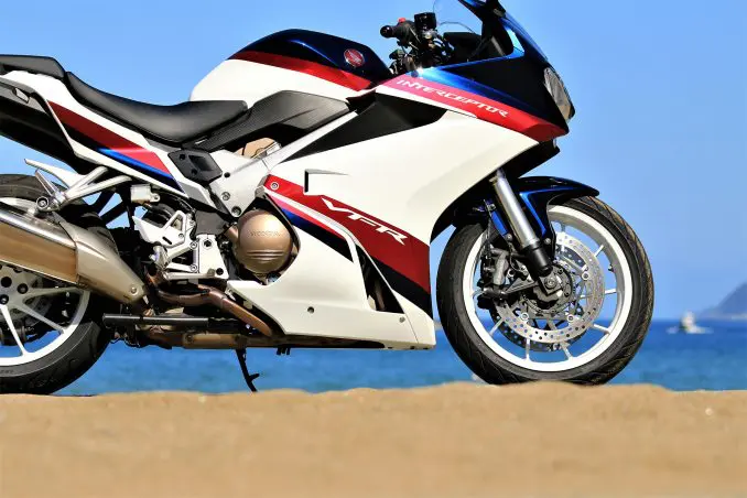 屋根付き保管で大切にしてきましたVFR800です！バイク！値下げしました！これ以上はさがりません。 VFR800F｜mikiyo