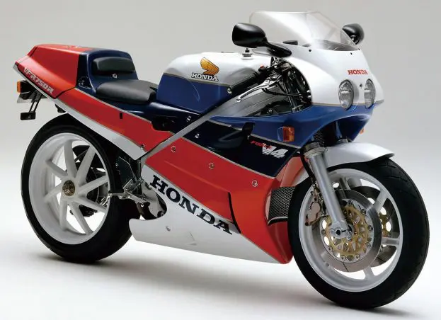 ホンダが好きなら『VFR800F』っていう大型バイクのことを知って