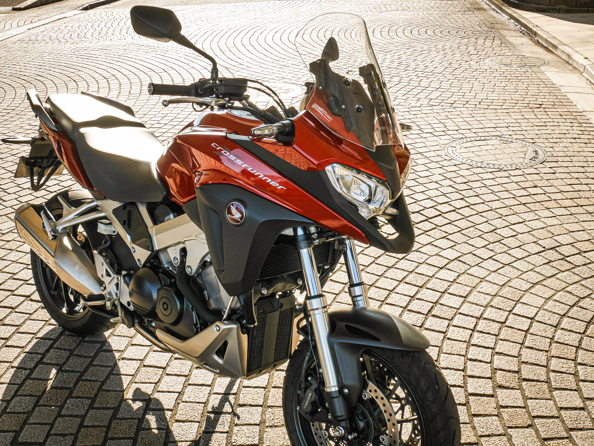 ツーリングバイクにV4エンジン？ それって何かメリットあるの