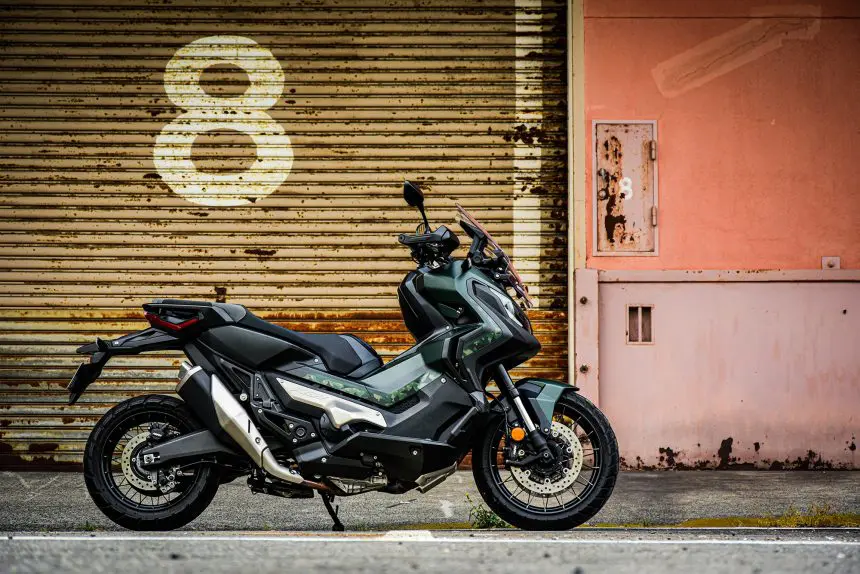 ホンダ『X-ADV』の前ではオートマ or マニュアルなんて些細な問題で