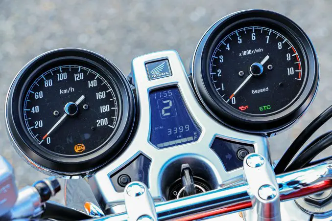CB1100 EXってどんなバイク？ 燃費や足つき性、装備などを解説します