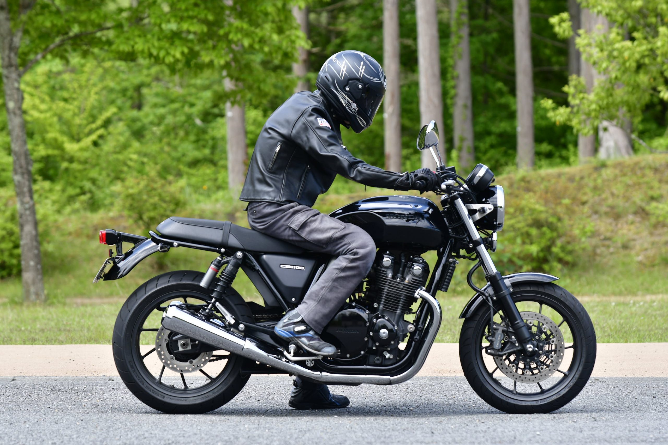 CB1100RSってどんなバイク？ 燃費や足つき性、装備などを解説し