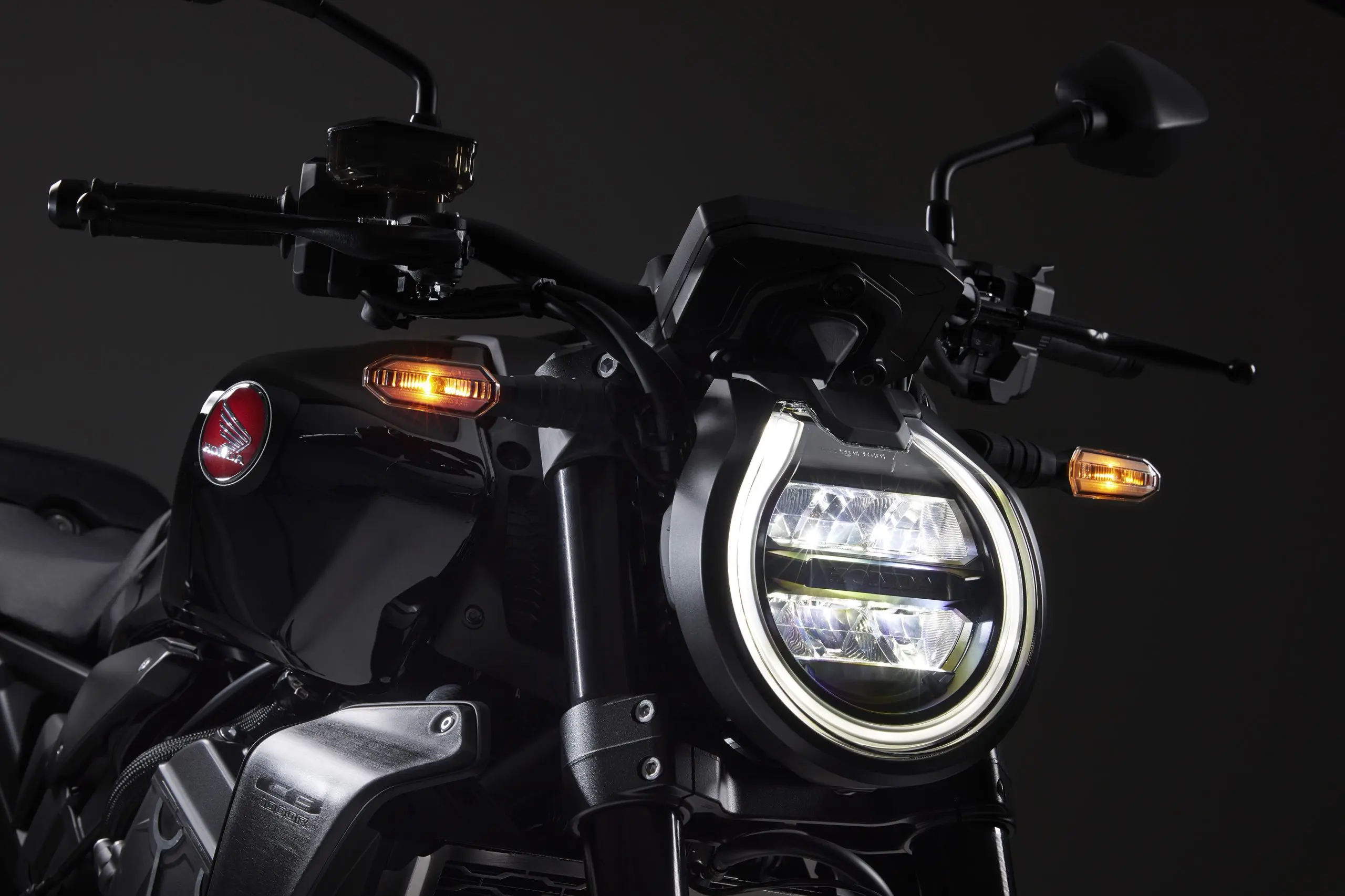 CB1000R用 2021年モデル ブラックエディション ピボットブラケット ホンダが「CB1000R」の2023年モデルを発売！ ブラック