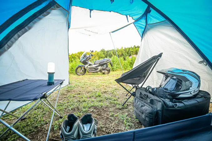 キャンプの快適さは「アウトドアチェア」と「テーブル」で決まる