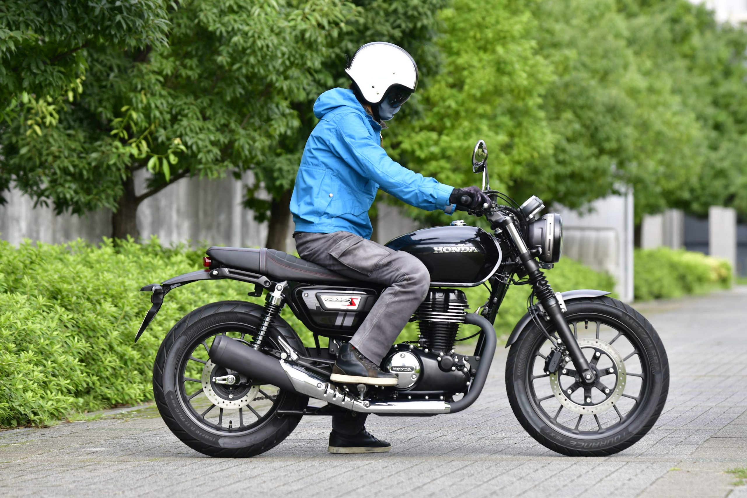 GB350 Sってどんなバイク？ 燃費や足つき性、装備などを解説し