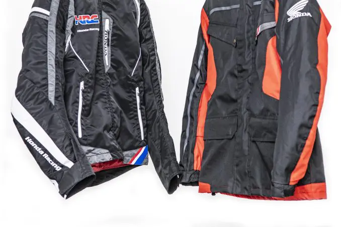 バイクウエアには丈の長いジャケットと短いジャケットがあるけど