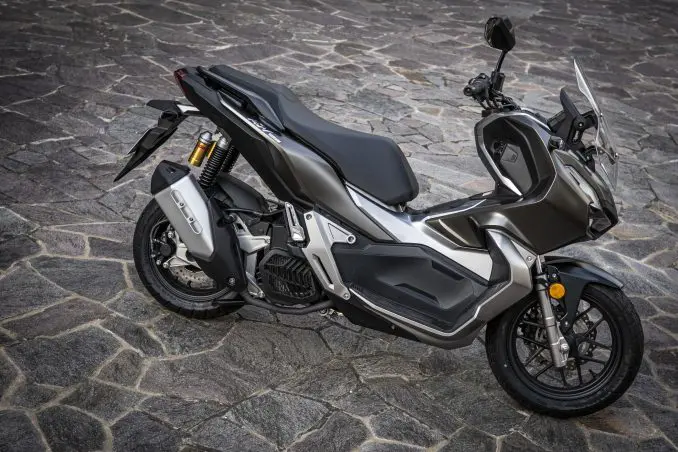 ADV150の存在感って『150ccスクーター』のレベルを超えてないか