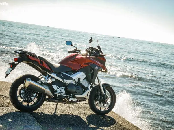 VFR800X【走行距離31,000km】 とにかく遠くへ！ 長距離の旅を愛する生粋のツーリングライダーへ【次