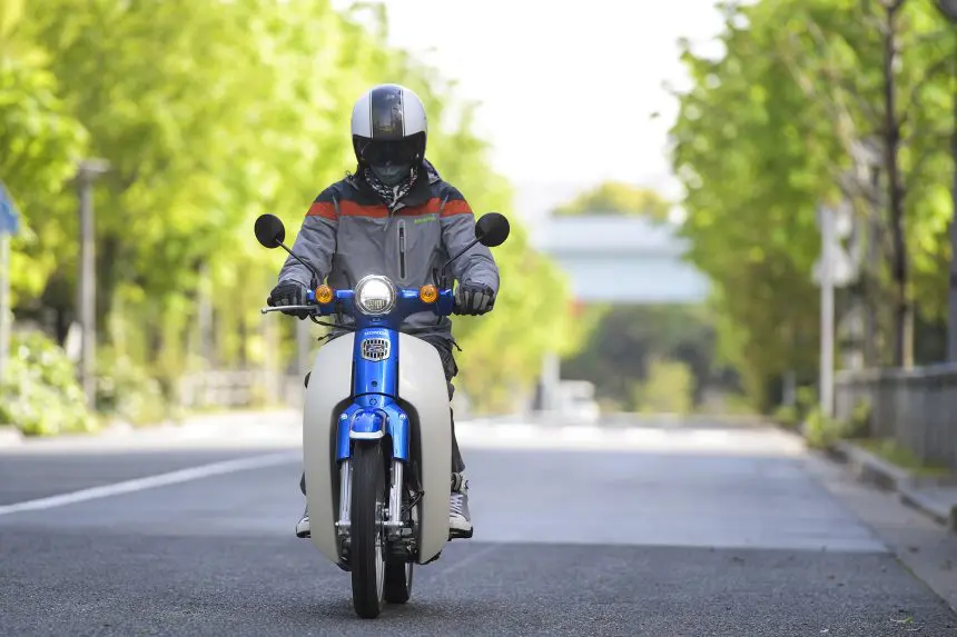 日本の風景すべてに溶け込む新型『スーパーカブ110』はツーリングでも
