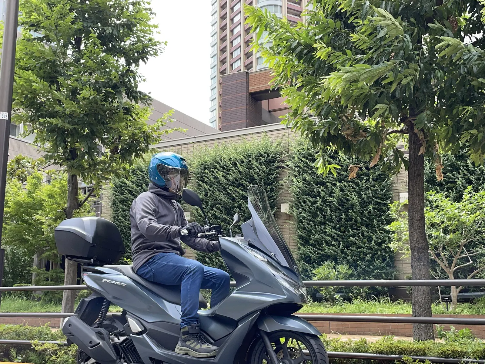 ホンダ　pcx jf28 純正リアボックスあり PCX125 PCX150 リアキャリア KWNJ ホンダ 純正 中古 バイク 部品 JF28