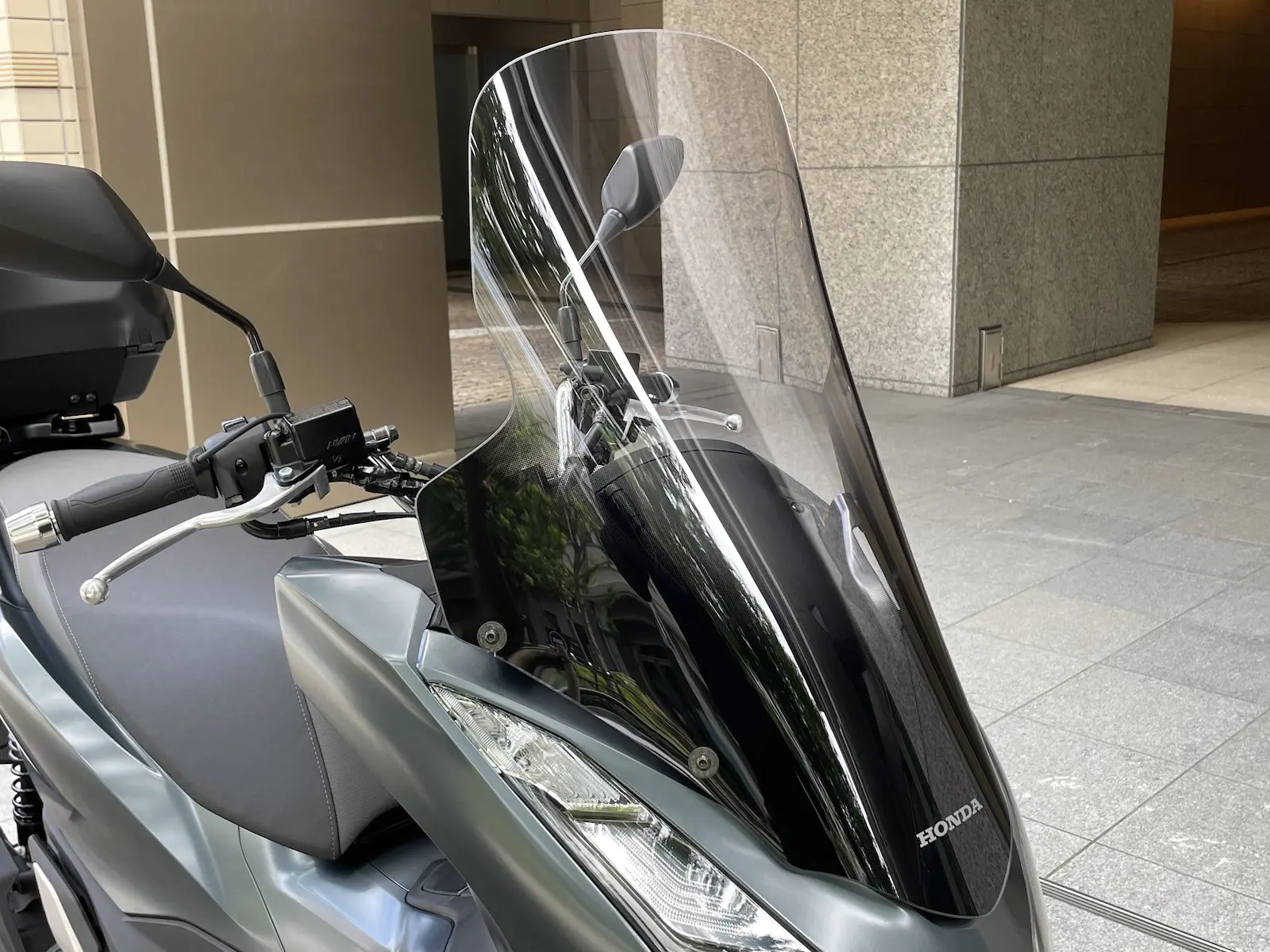 スマートキー対応リアボックスは神パーツ！PCX160との相性チェック
