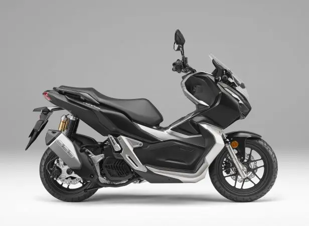 adv まとめ売り　約150枚　良品 150ccスクーター『ADV150』にホワイト登場!? と思ったら受注期間