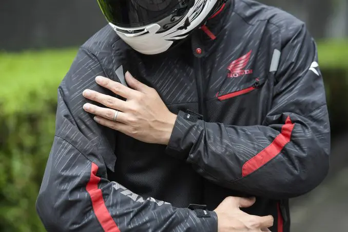 バイク用『プロテクター』はつけないとダメ？ 安全対策の装備っていう