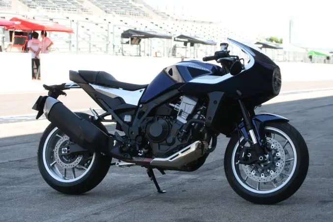 伊藤真一さんがHAWK 11（ホーク イレブン）で走った！鈴鹿8耐の舞台