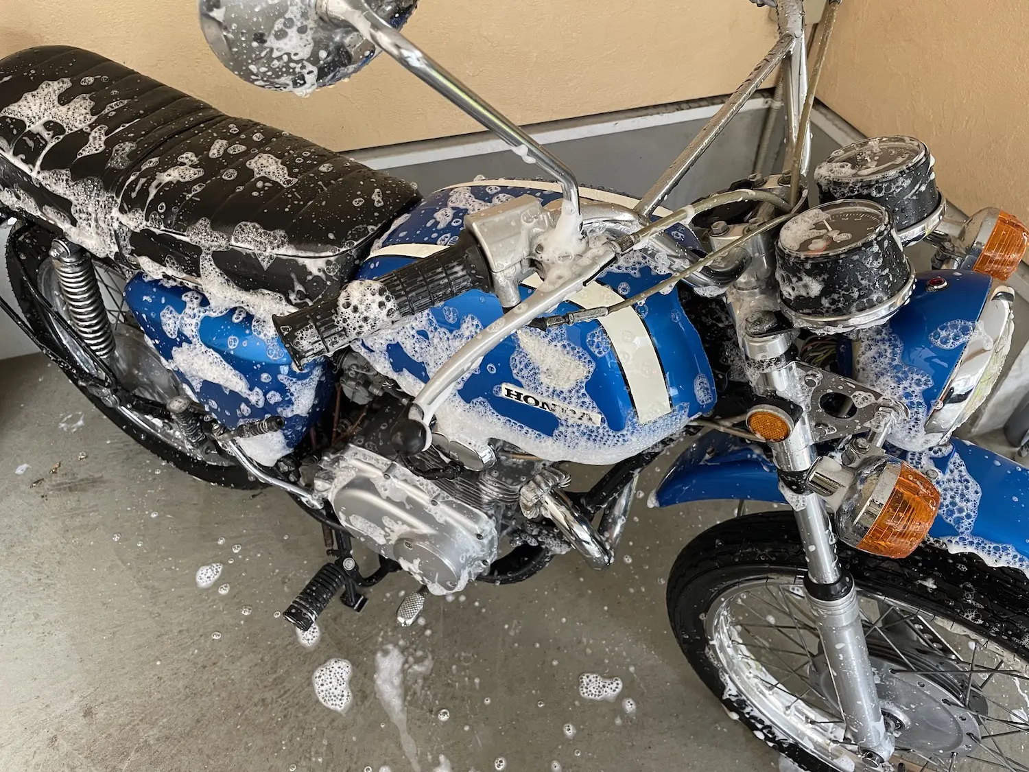 水を使った洗車なんて怖くない！ バイクの失敗しない洗い方