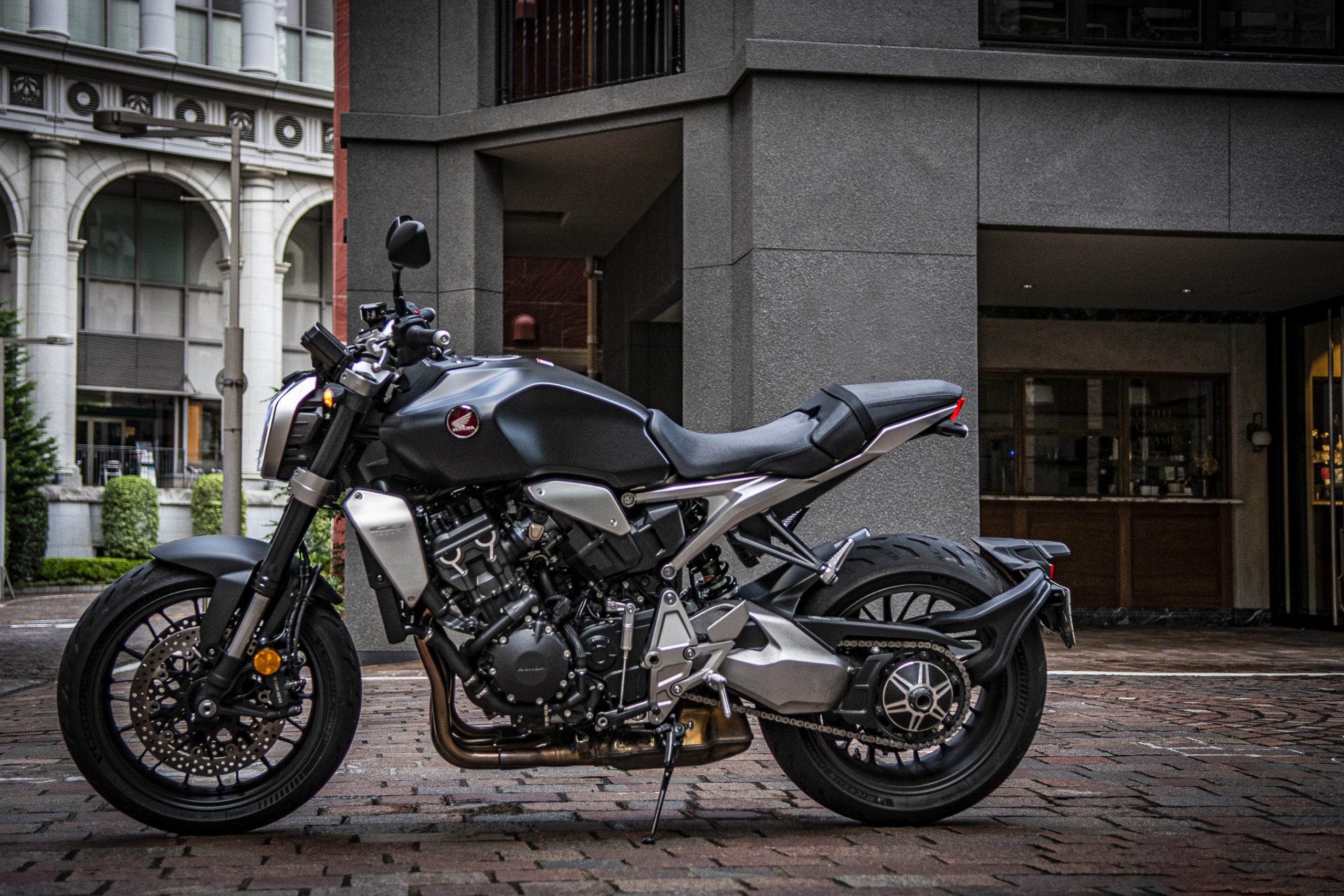 大型バイクで『気軽な街乗り』なんて幻想だと思ってたけど『CB1000R 