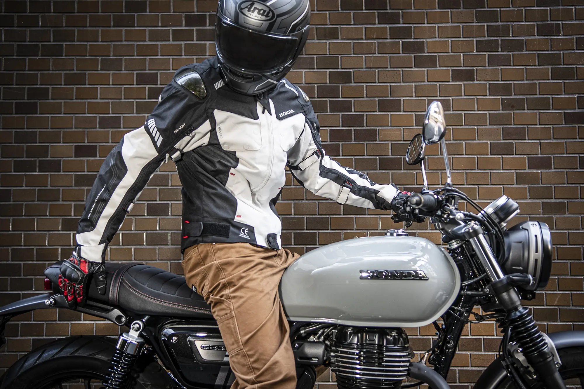 はじめてバイク用ジャケットを買う時の基準は? 押さえておき はじめてバイク用ジャケットを買う時の基準は? 押さえておき