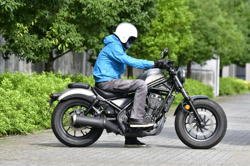 レブル500ってどんなバイク？ 燃費や足つき性、装備などを解説します