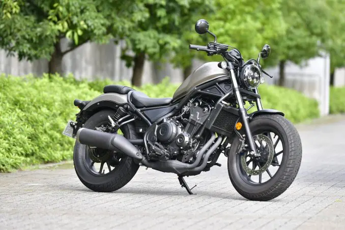 ホンダ　レブル500 レブル500ってどんなバイク？ 燃費や足つき性、装備などを解説します