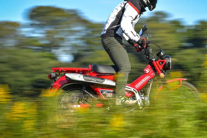CT125・ハンターカブってどんなバイク？燃費や足つき性、装備などを
