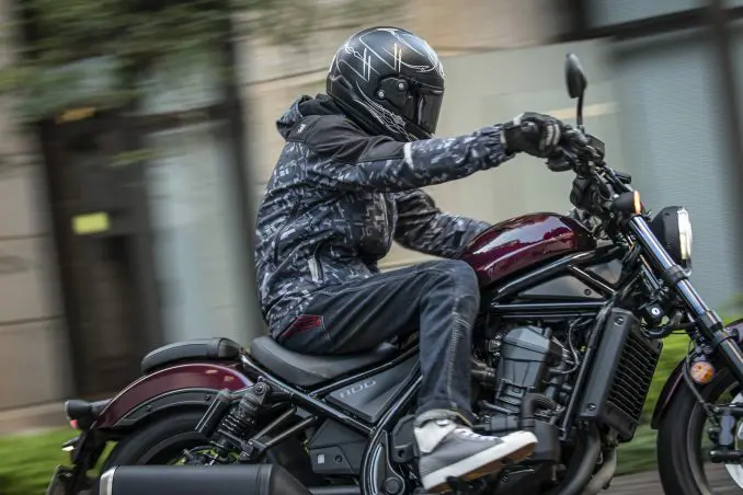 レブル1100＜DCT＞はクルーザーとは思えないほどスポーティ？！だけど