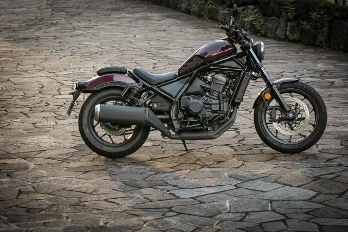 レブル1100＜DCT＞はクルーザーとは思えないほどスポーティ？！だけど