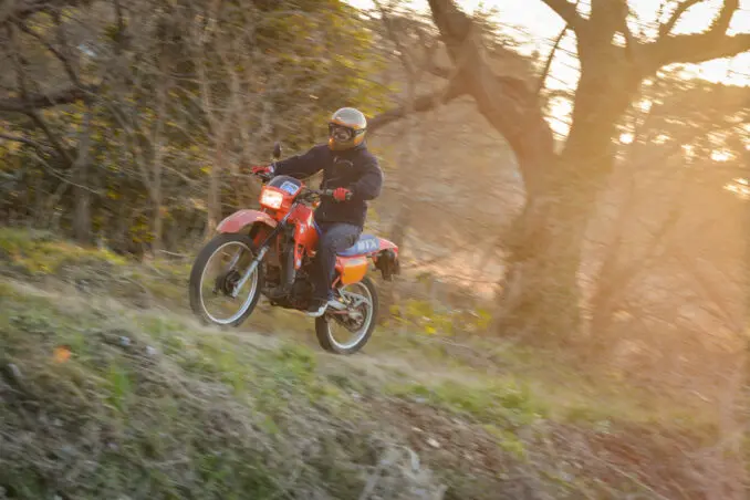 見た目で選んだバイクMTX200Rに乗るうちにレストアやオフロードなど