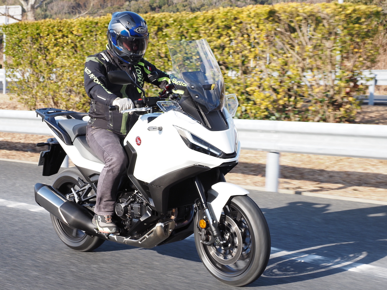 走りの軽快さに驚く新型スポーツツアラー！『Honda NT1100』