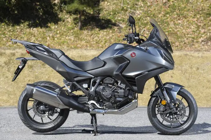 走りの軽快さに驚く新型スポーツツアラー！『Honda NT1100』