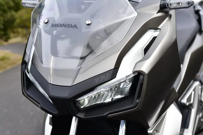 ADV150ってどんなバイク？燃費や足つき性、おすすめポイントや装備を