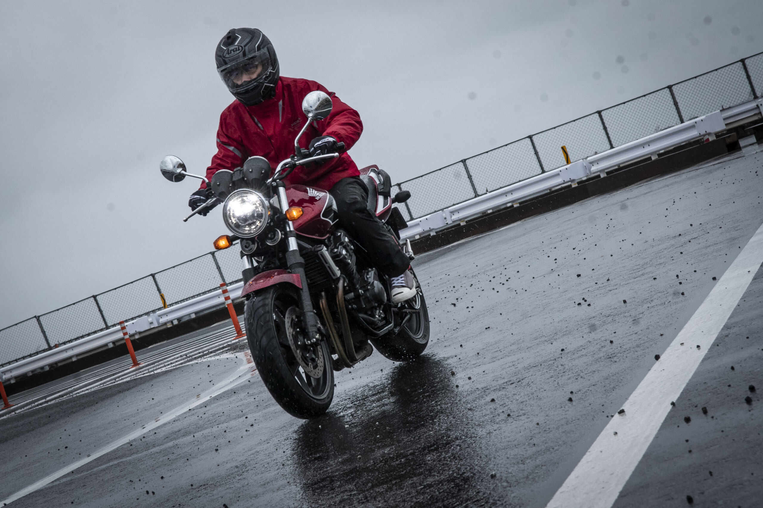 ホンダバイク雨の時運転安い 雨の日のバイク通勤、実例＆ノウハウ教えます！ | Bike Life Lab｜バイク王