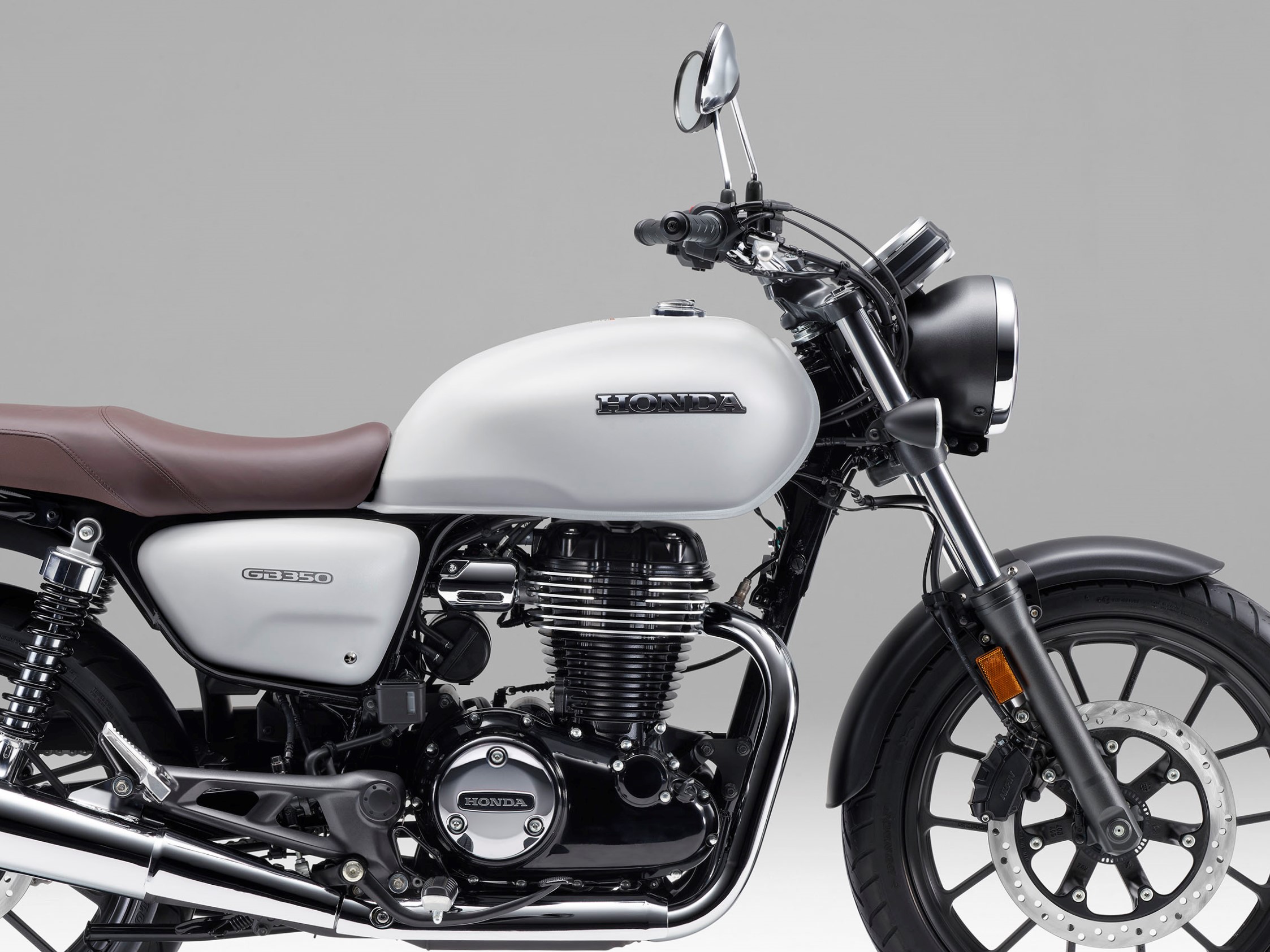 HONDA GB350 タンク ボルト折れ マットパールグレアホワイト 人気の『GB350』シリーズが初のカラーチェンジ！おすすめは、乗り手の