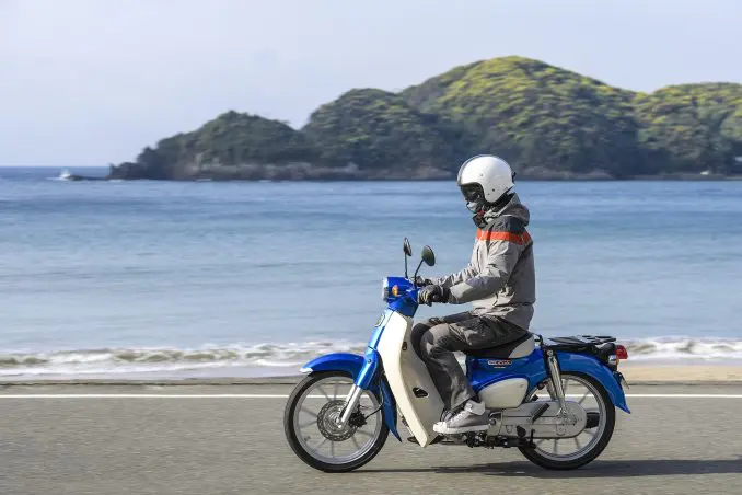 スーパーカブ110(JA10) 街乗りに、ツーリングに 日本の風景すべてに溶け込む新型『スーパーカブ110』はツーリングでも