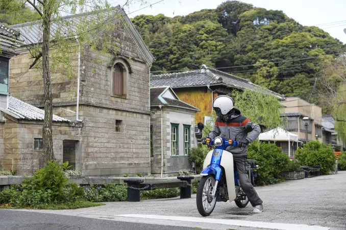 日本の風景すべてに溶け込む新型『スーパーカブ110』はツーリングでも