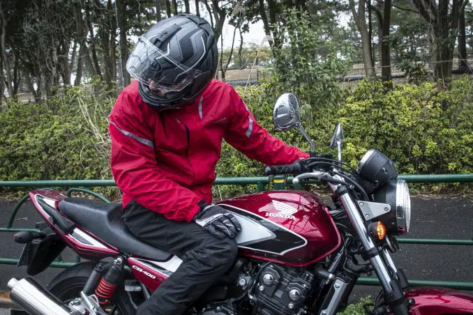 出先で『突然の雨』に降られたら「ライダー自身が気をつけるべき事」っ