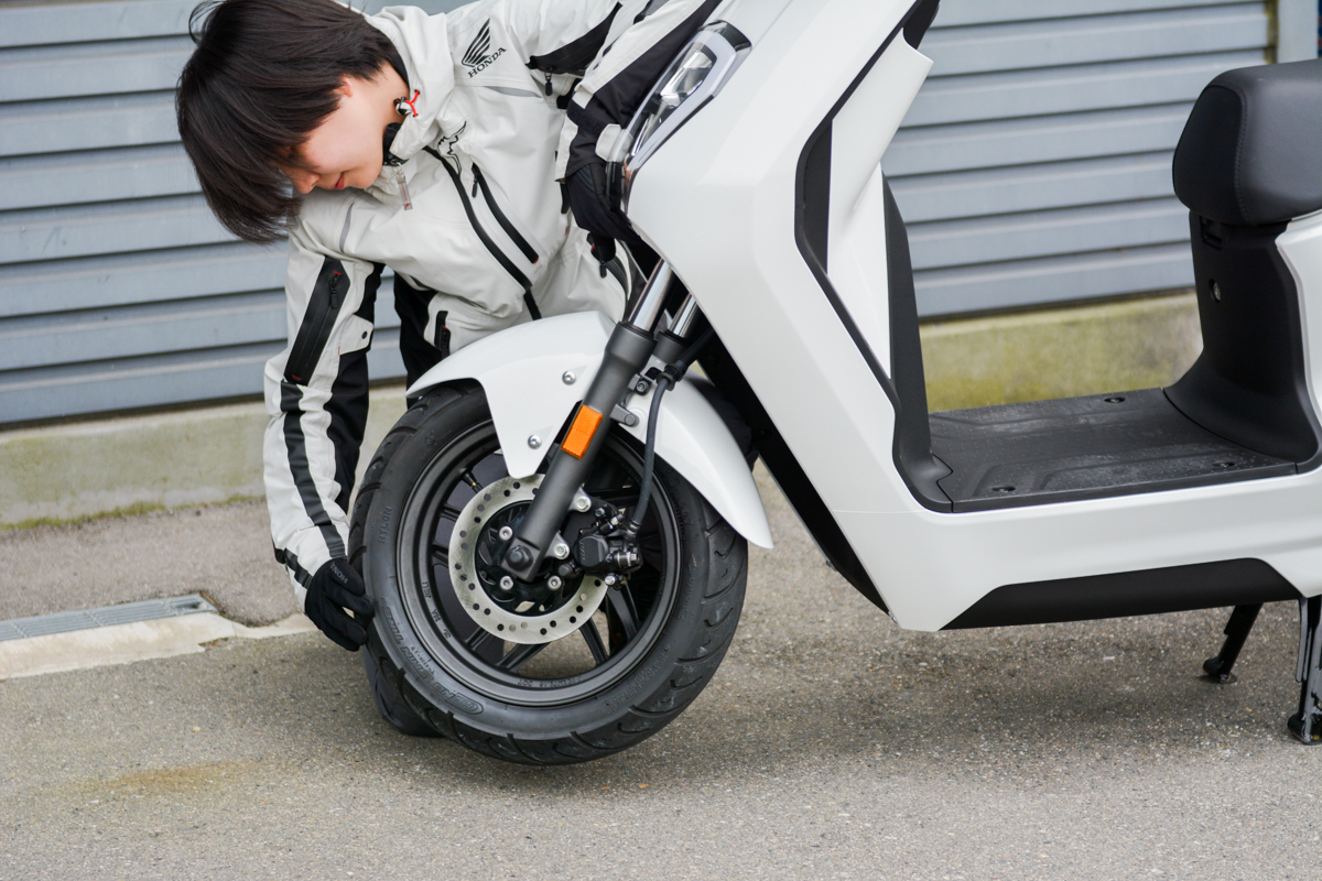 ホンダ EM1 e: 電動スクーター 中古 356km リアBOX付き バッテリー良好（ バッテリー×1と充電器×1付属）宮崎市 EM1 e：(ホンダ)のバイクを探すなら【グーバイク】