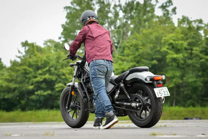 かっこよくバイクを操ろう!押し歩きから走り方までレブル250の上手な かっこよくバイクを操ろう!押し歩きから走り方までレブル250の上手な