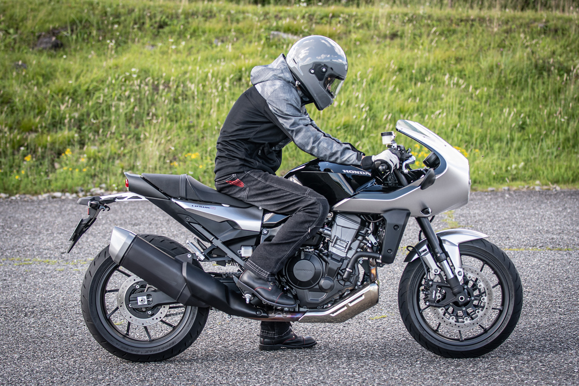 新型『ホーク11』ってどんなバイク? 燃費や足つき性、装備など 新型『ホーク11』ってどんなバイク? 燃費や足つき性、装備など