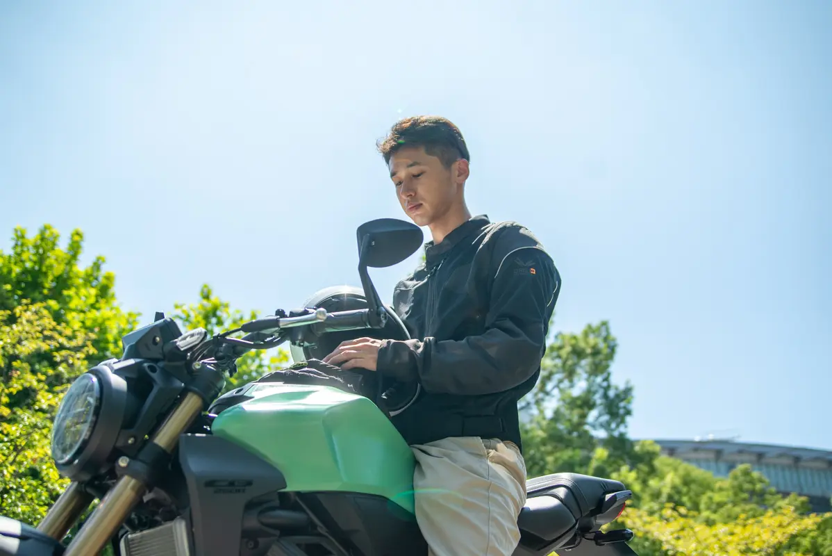 デザイン業界で働く23歳のライダーがCB250Rにべた惚れしている理由