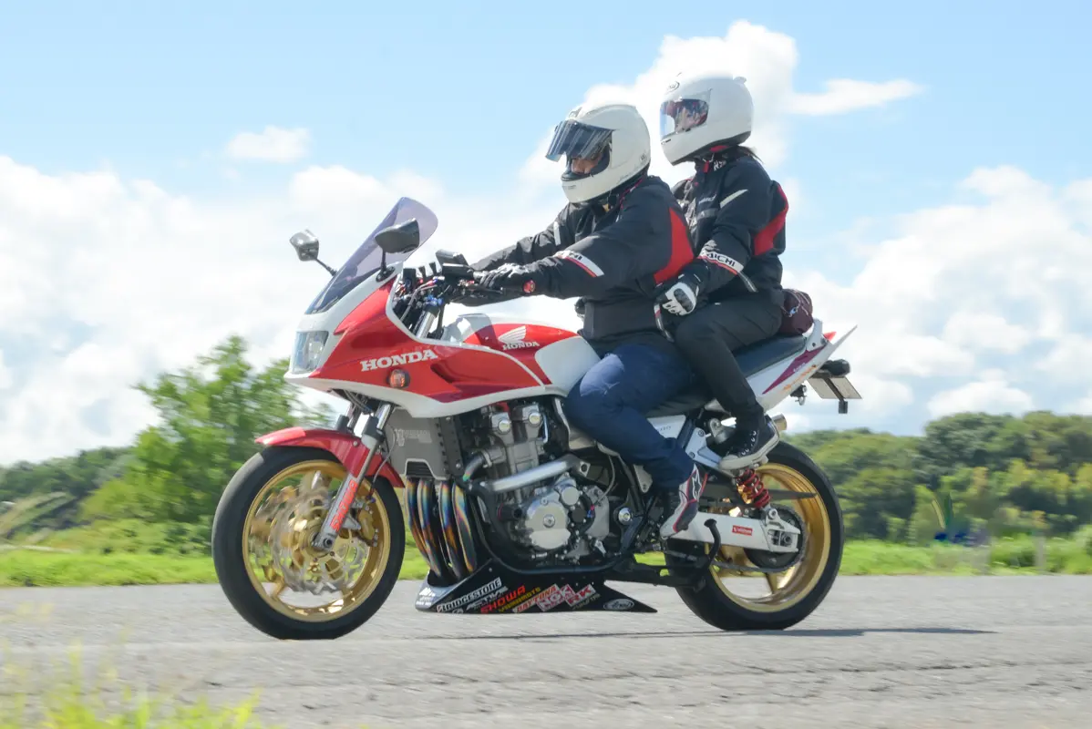 女性リターンライダーにはCB125Rのレンタルバイクがベストマッチだった