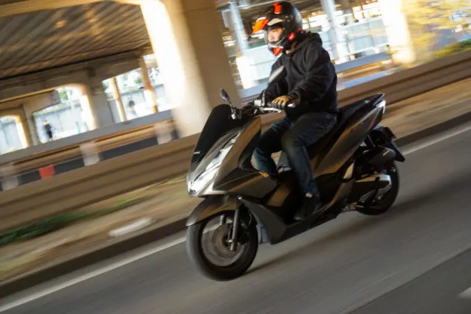 PCX125と160は何が違う？実は得意分野も性格も違う2台の性能と維持費や